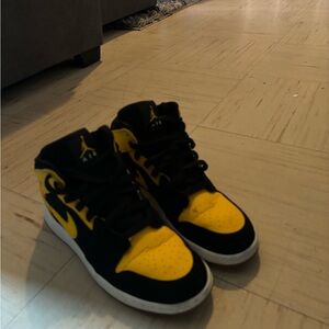 Jordan’s ( Black & Yellow )